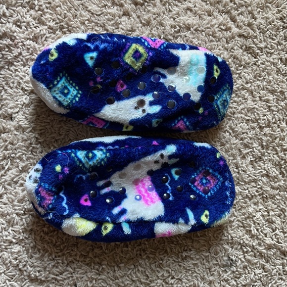 Fuzzy slippers - Picture 2 of 2